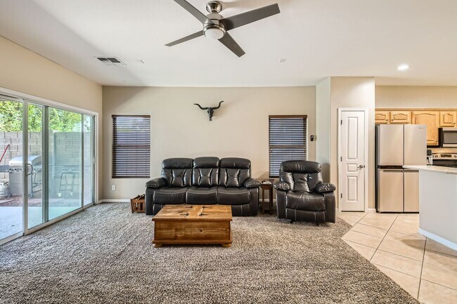Building Photo - 3 Bed/ 2 Bath House - Large Private Pool