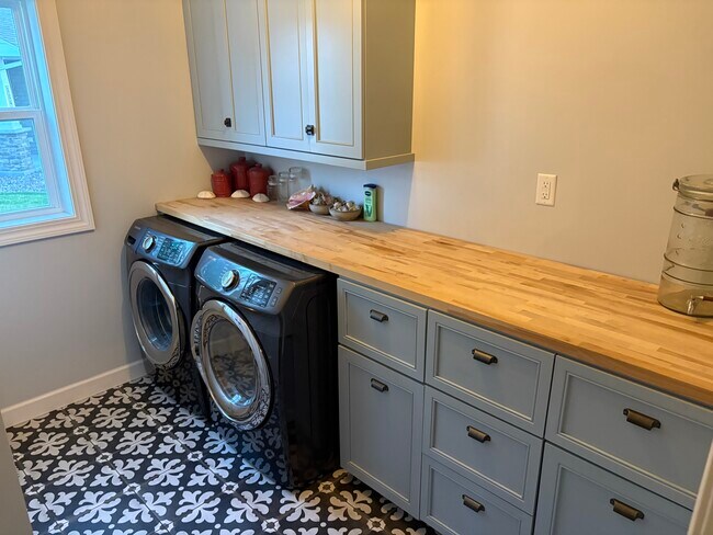Building Photo - Craftsmen Ct Greenville