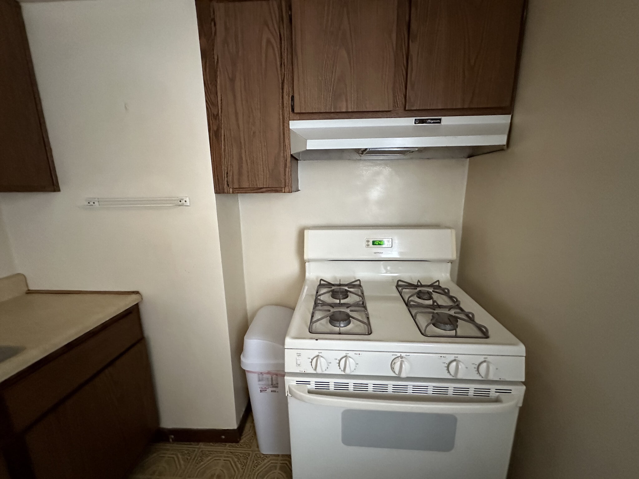 Building Photo - 10 Oakland Sq