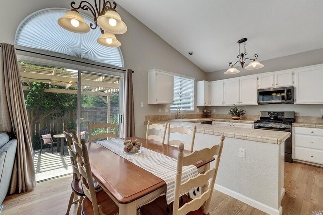 Building Photo - 915 Tipperary Dr