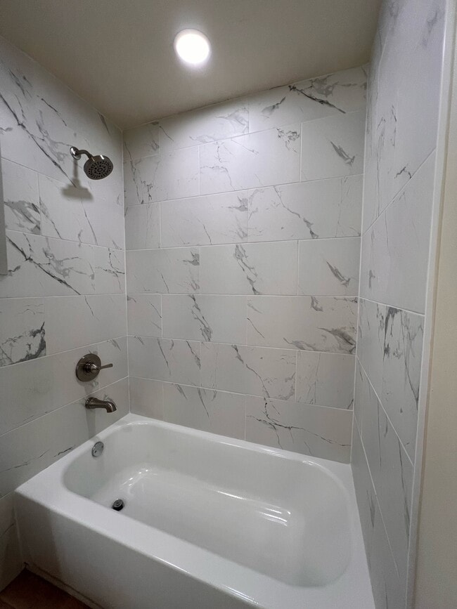 Building Photo - 509 Davis Dr