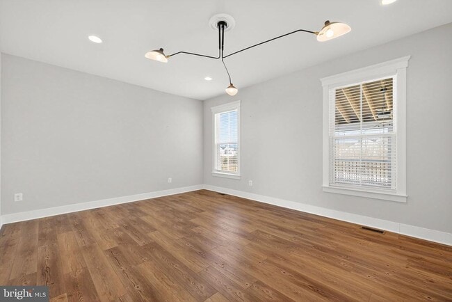 Building Photo - 513 Parkland Dr