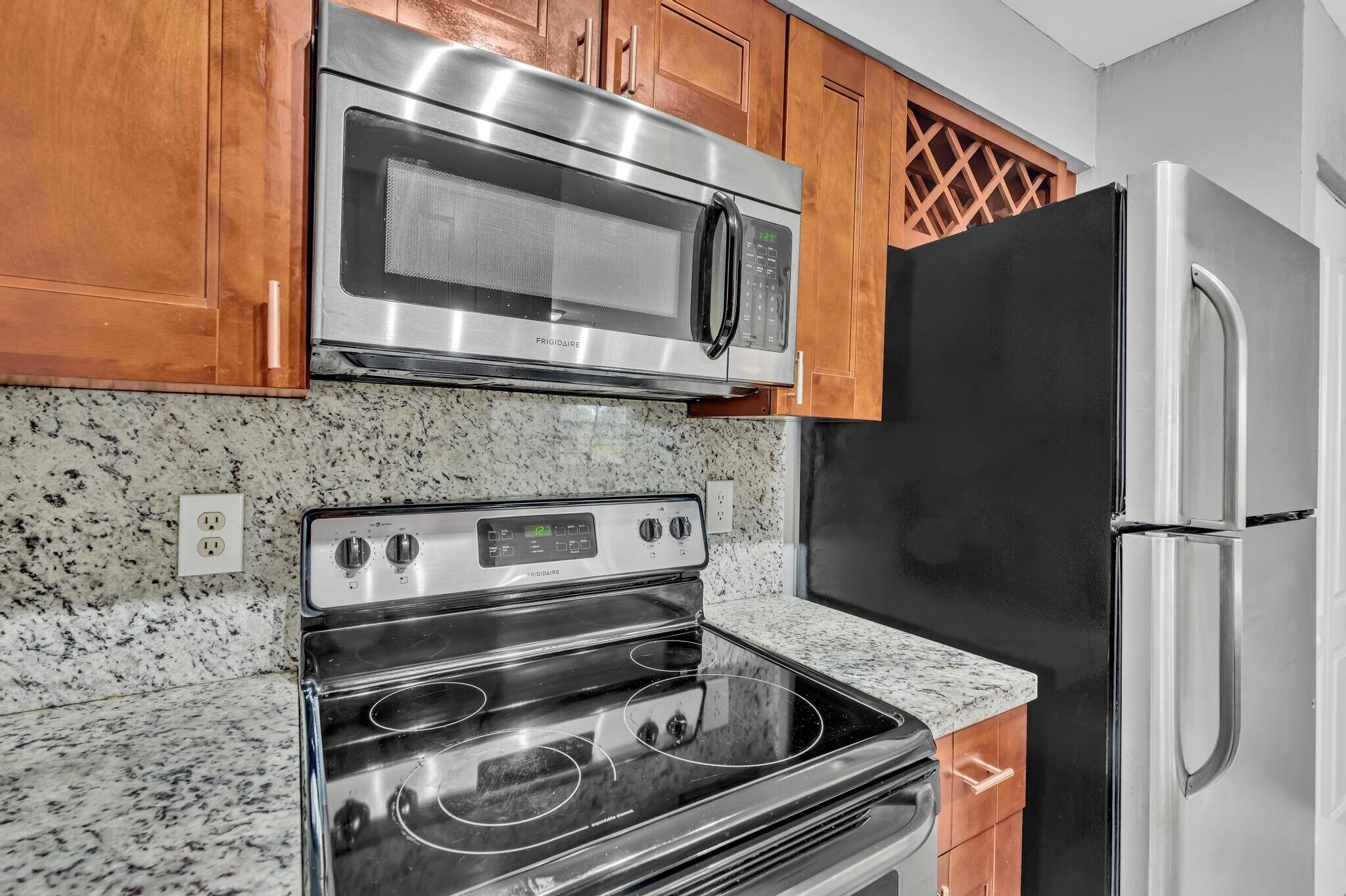 Building Photo - 2851 N Oakland Forest Dr
