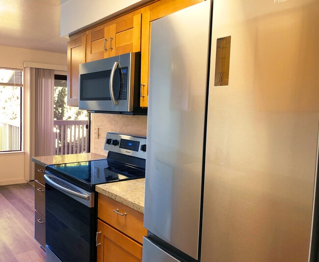 Stainless appliances - 1925 46th Ave