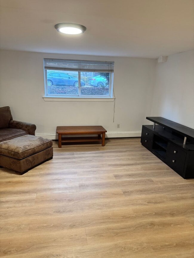 Building Photo - Desirable apartment in Brighton