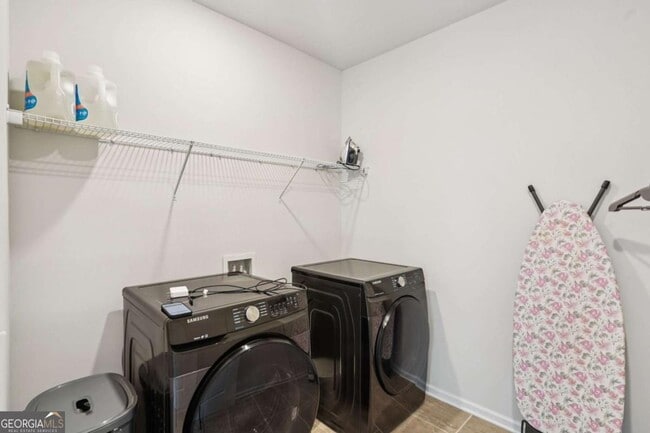 Building Photo - 2424 Pinnae Pl