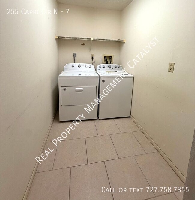 Building Photo - 255 Capri Cir N