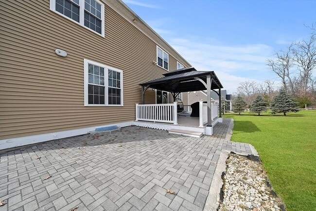Building Photo - 172 Downing Dr