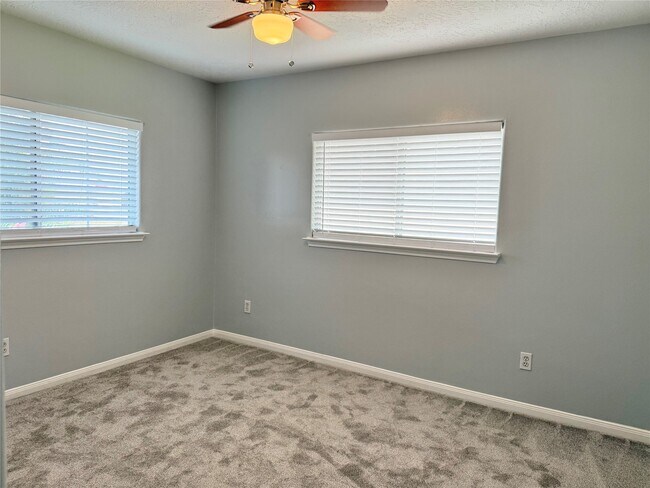 Building Photo - 909 Christopher Ln