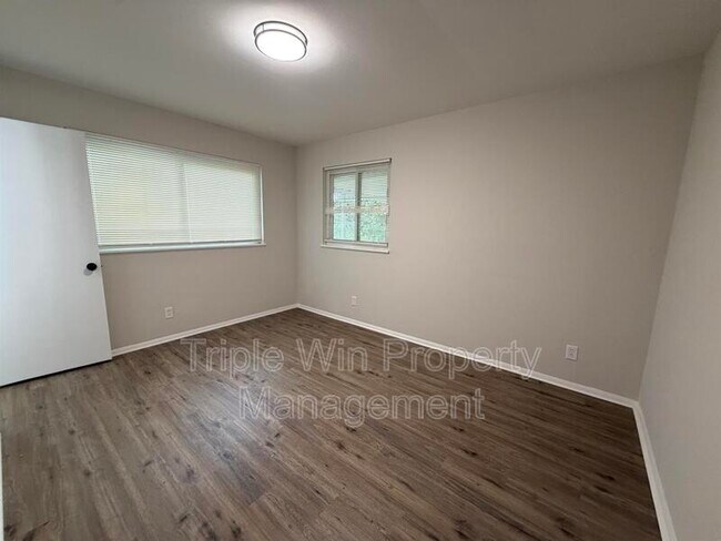 Building Photo - 10805 Landseer Dr