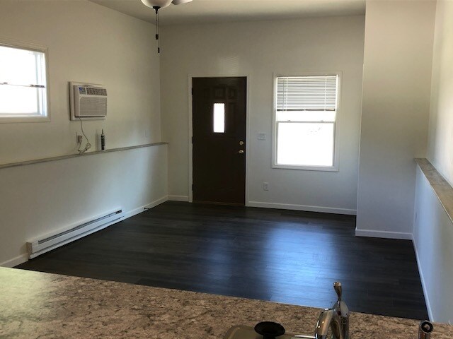 Building Photo - 211 W Mill St