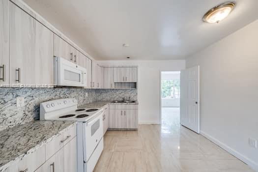 Building Photo - 1350 NE 149th St