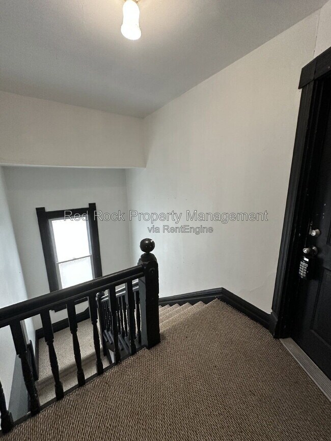 Building Photo - 838 E Centerway St
