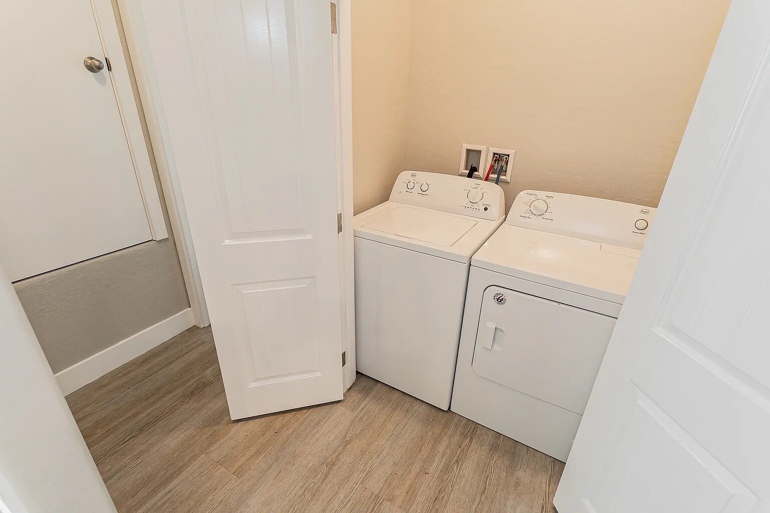 Building Photo - 1701 S Dandelion St