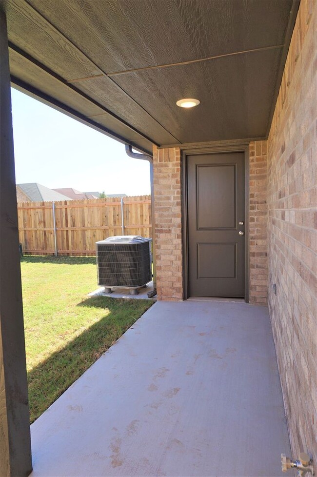 Building Photo - Chisholm Creek Duplex NW OKC