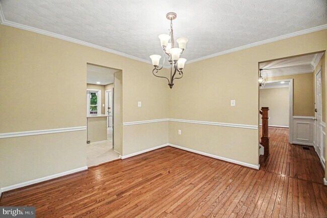 Building Photo - 16200 Edgewood Dr