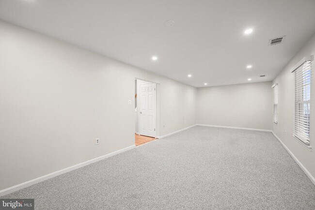 Building Photo - 25 Tivoli Lake Ct