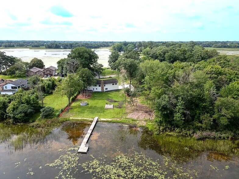 Building Photo - 3311 Interlachen Dr NE