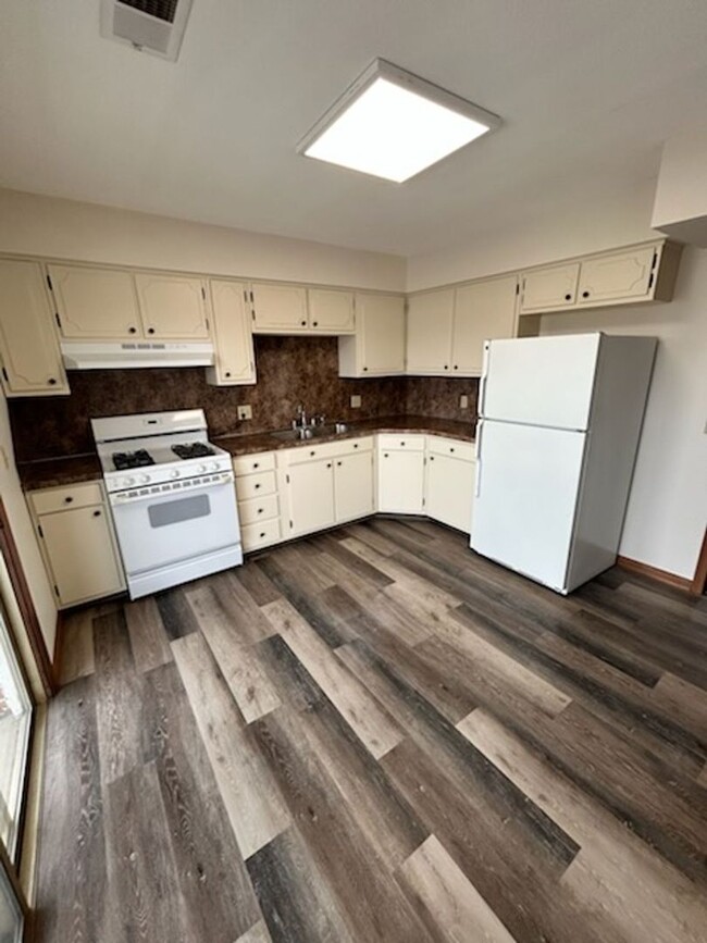 Building Photo - Beautiful 2 Bedroom Apartment in the heart...