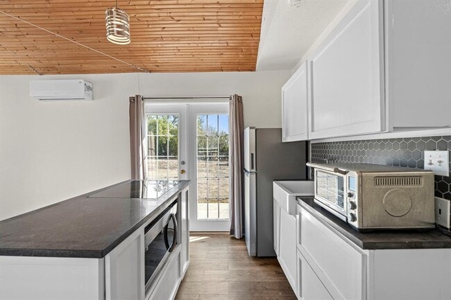 Building Photo - 13415 Crane Rd