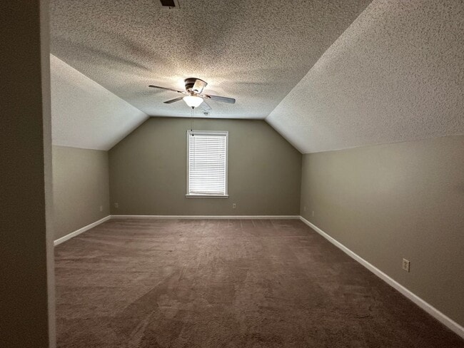 Building Photo - Three Bedroom Home in London, KY