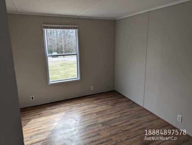 Building Photo - 3010 21st St Ln NE