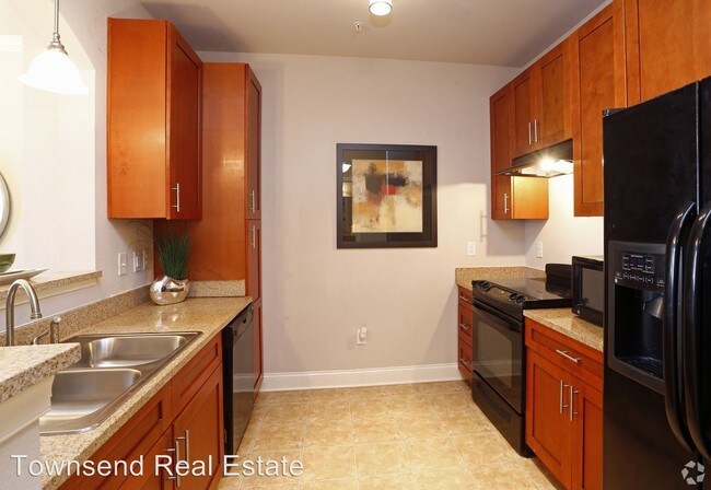 Building Photo - 730 Villagio Pl