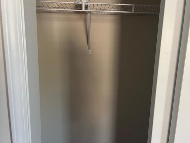 Building Photo - 2121 Chipley Dr