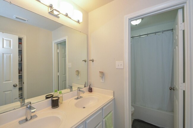 Building Photo - 12306 S Shadow Cove Dr