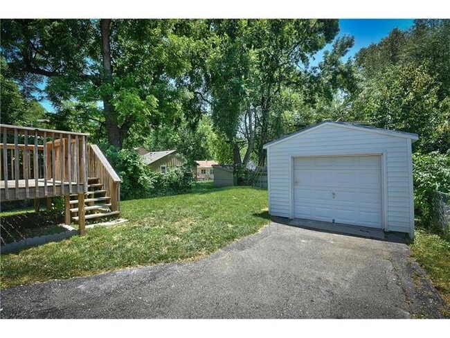 Building Photo - Beautiful Waldo Property - First Floor Living