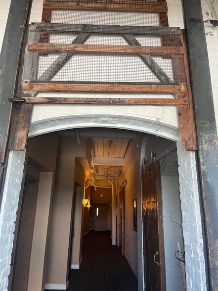 Building Photo - 387 3rd Ave