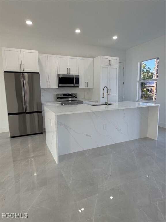 Building Photo - 1037 Macy St E