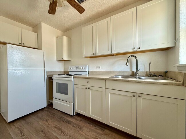 Building Photo - Rental