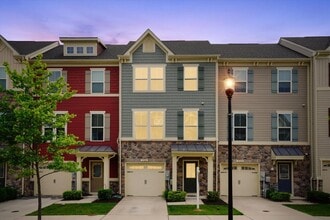 Building Photo - 725 Apple Orchard Dr