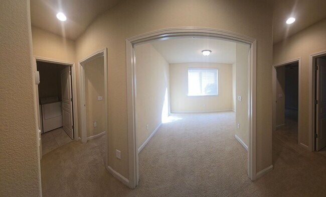 Building Photo - 339 Applegate Dr