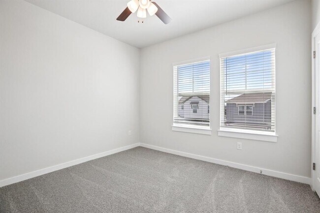 Building Photo - 2332 Delano Dr