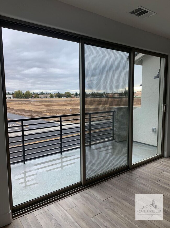 Building Photo - 490 W Mahogany Ln