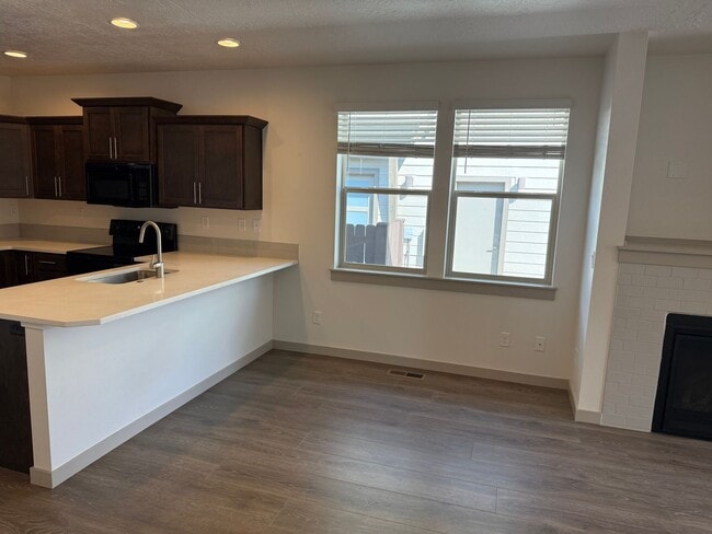 Building Photo - Newer 3 Bed/2 Bath Construction on Bend's Eastside - Cessna Drive