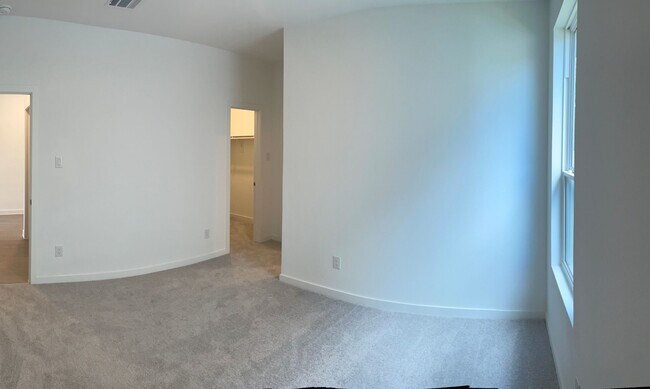 Building Photo - 545 Shoreview Dr