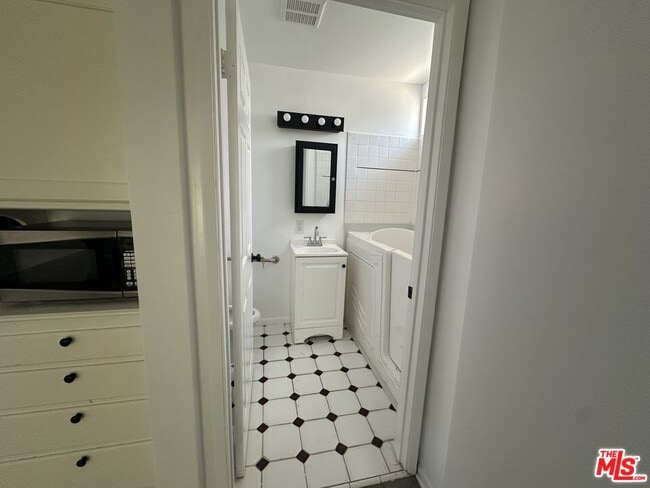 Building Photo - 5738 Brushton St