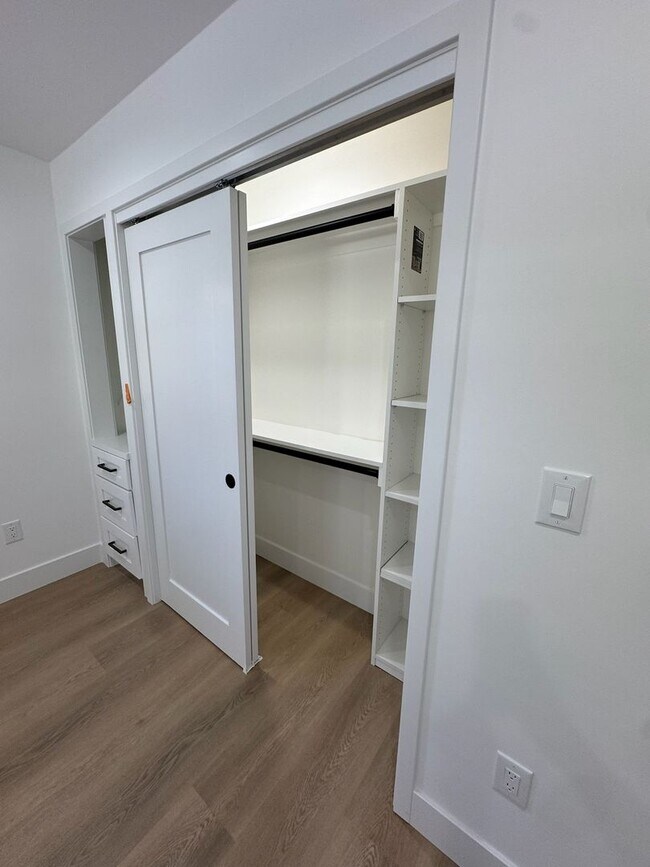 Building Photo - Stylish Newhall ADU | Modern Comfort Meets...