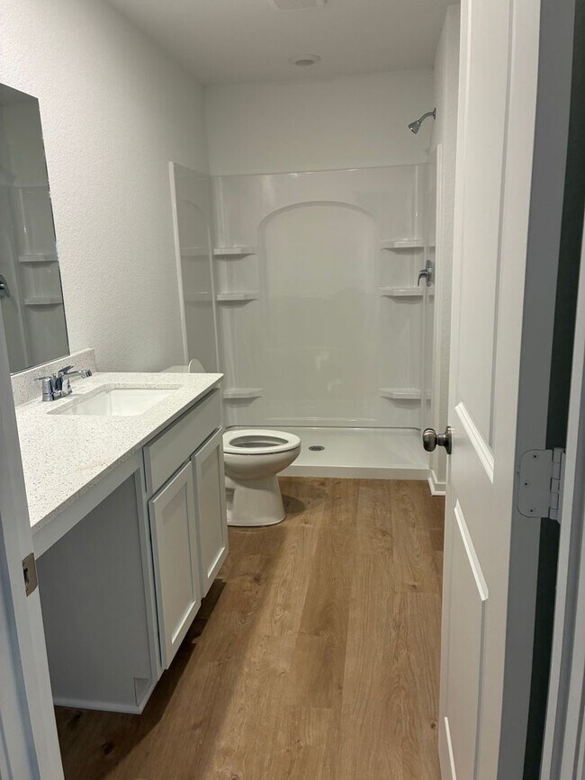 Building Photo - 1406 Manor Ct