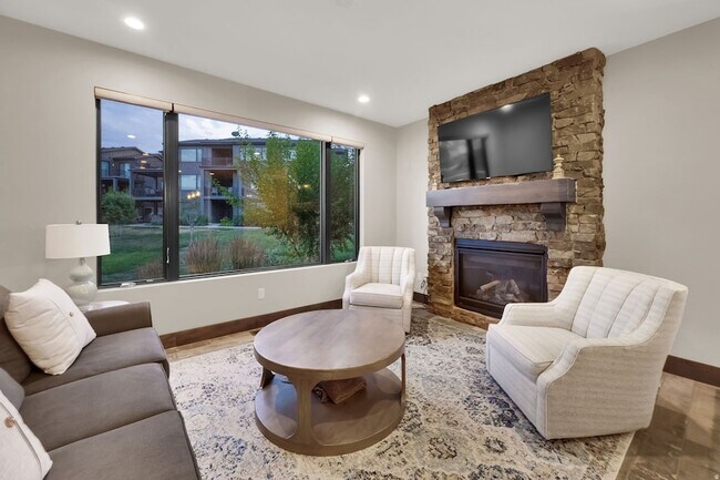 Building Photo - 6357 E 820 S