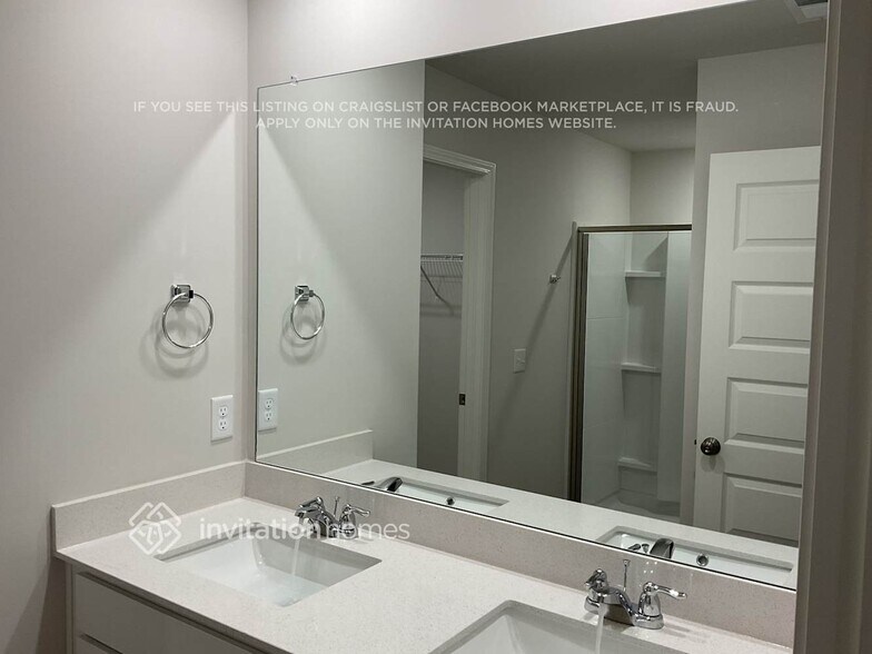 Building Photo - 5088 Mifford Dr