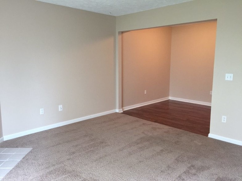 Building Photo - Fox Pointe Apartments