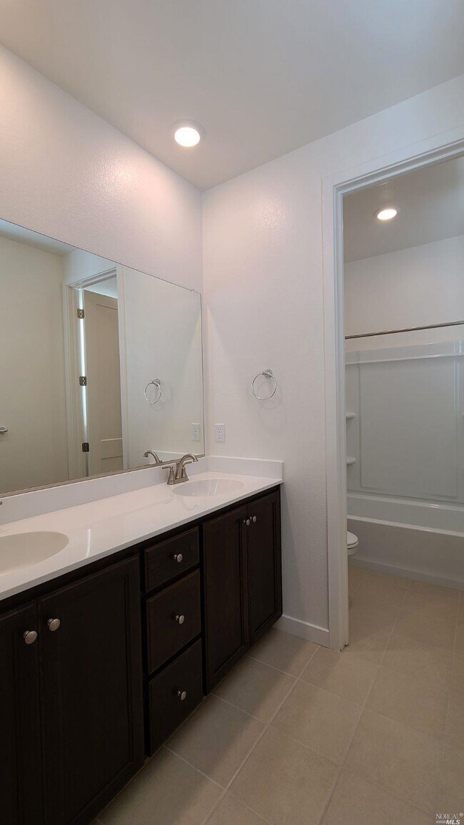 Building Photo - 2402 Indigo Dr