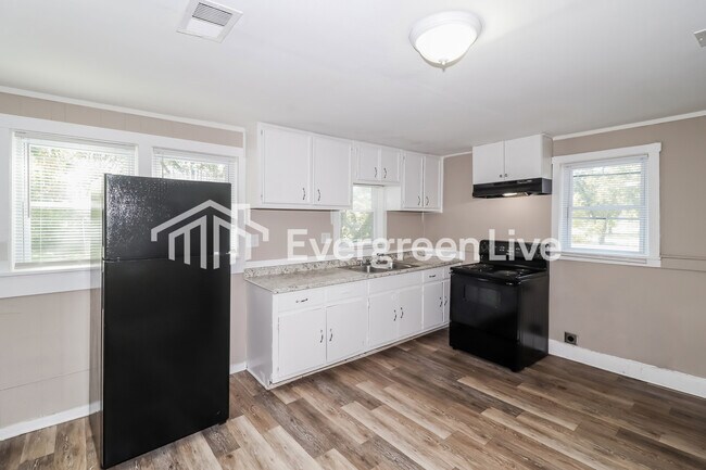 Building Photo - 4033 Clearpool Circle Rd