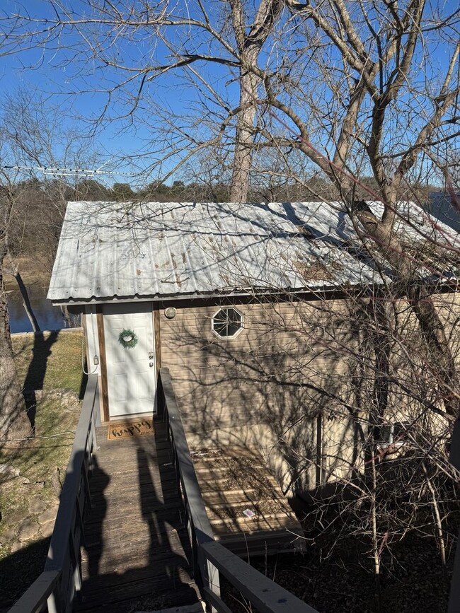 Building Photo - "Charming 1/2 Home for Rent on the River i...