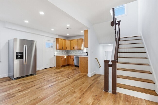 Building Photo - 438 Talbot Ave