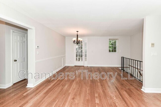 Building Photo - 3057 S Buchanan St